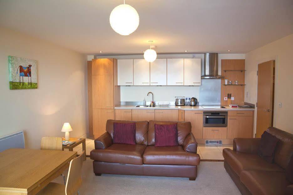 Bayview Apartments Sports Village Cardiff Free Parking & Free Wi Fi المظهر الخارجي الصورة